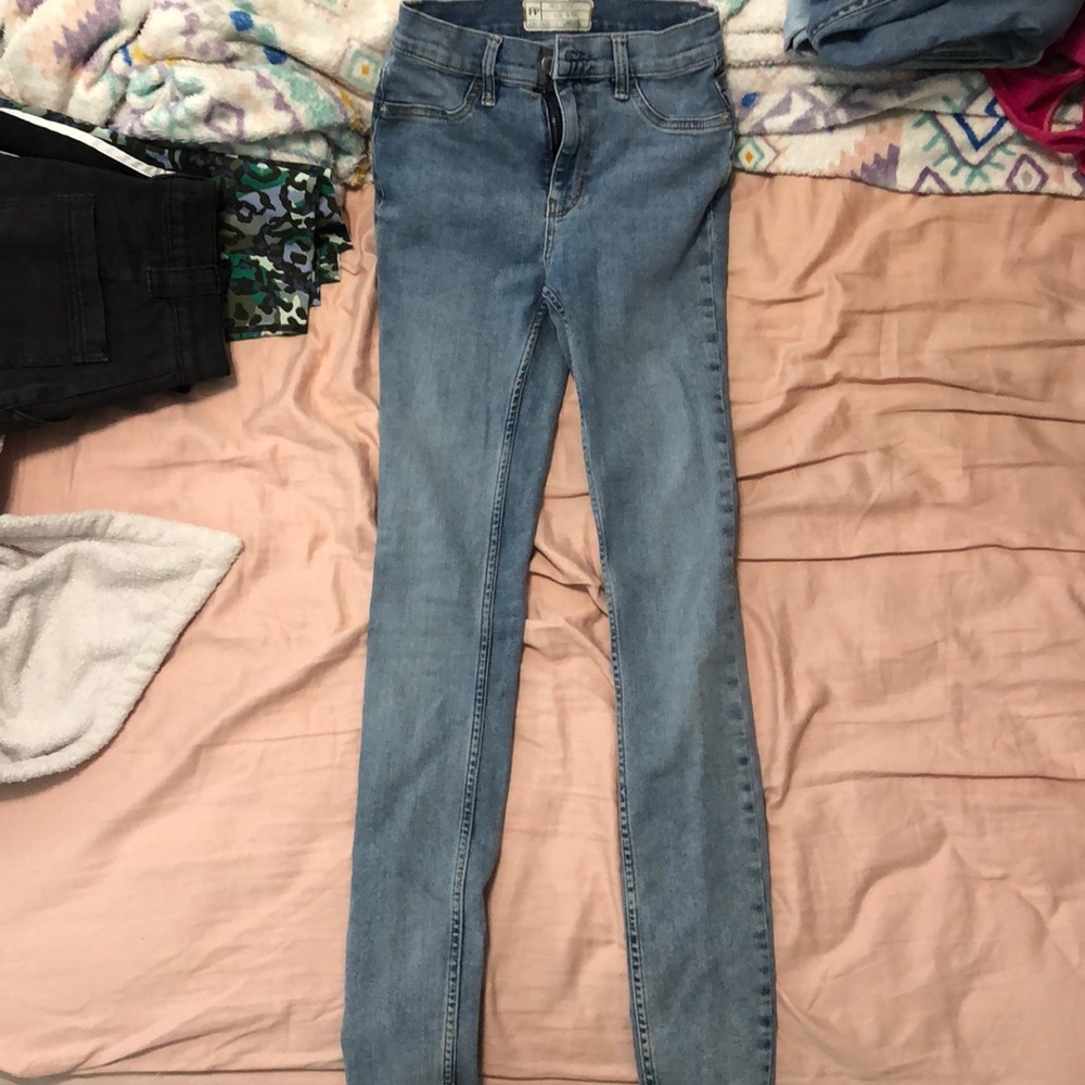 FP Medium Wash Size W25 👖
